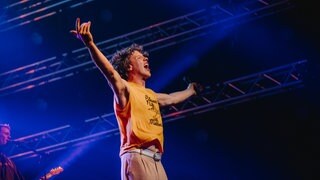 Bei seinem New-Pop-Auftritt im Kurhaus Baden-Baden brachte Zartmann seine Fans auf Höchsttemperatur. Gesungen wurde nicht nur auf der Bühne, sondern auch im Publikum