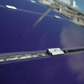 Testfeld in Stuttgart: Die Tandem-Solarzellen mit zusätzlicher Schicht sollen deutlich mehr Strom liefern als herkömmliche Module.