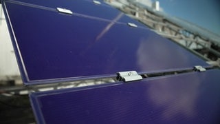 Testfeld in Stuttgart: Die Tandem-Solarzellen mit zusätzlicher Schicht sollen deutlich mehr Strom liefern als herkömmliche Module.