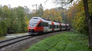 Moderner elektro Triebzug der ÖBB im Berchtesgadener Land