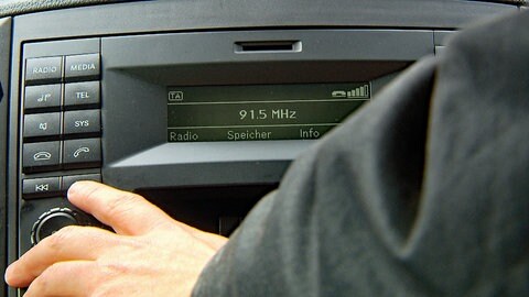 Radio im Auto.