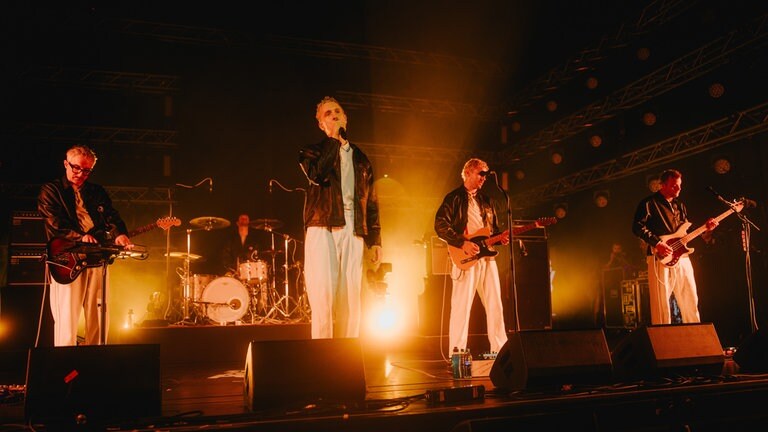 Kraftklub rockten das Kurhaus in Baden-Baden beim „SWR3 New Pop Festival“ 2025