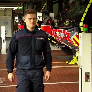 Finn Schneider ist Feuerwehrmann am Flughafen Stuttgart