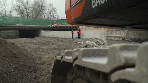 Baustelle der Brücke der B10 in Kalrsruhe. Sie muss komplett neu gebaut werden. Die Brücke aus den 1960er Jahren ist aus dem gleichen Spannstahl wie die Carolabrücke in Dresden.