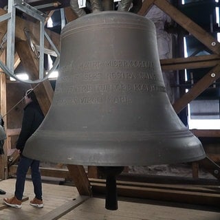 Warum läutet in Trier spät abends eine Glocke?