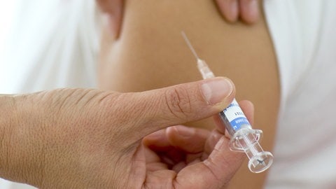Eine Impfung gegen krebsauslösende Humane Papillomviren (HPV). (Archivbild)