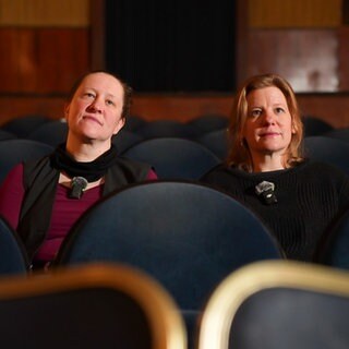 Hanna und Katharina Runge haben das Kino "Eifel-Bühne" von ihren Eltern übernommen.