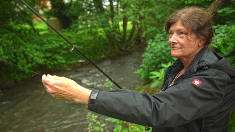 Hierzuland Bickendorf, Anglerin