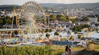 Das Riesenrad und weitere Fahrgeschäfte auf dem Wurstmarkt in Bad Dürkheim