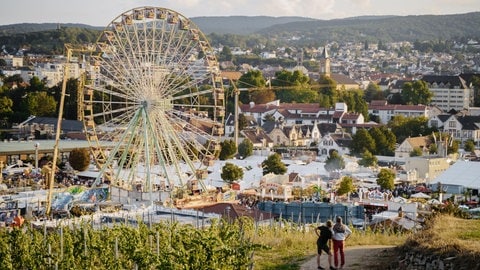 Das Riesenrad und weitere Fahrgeschäfte auf dem Wurstmarkt in Bad Dürkheim