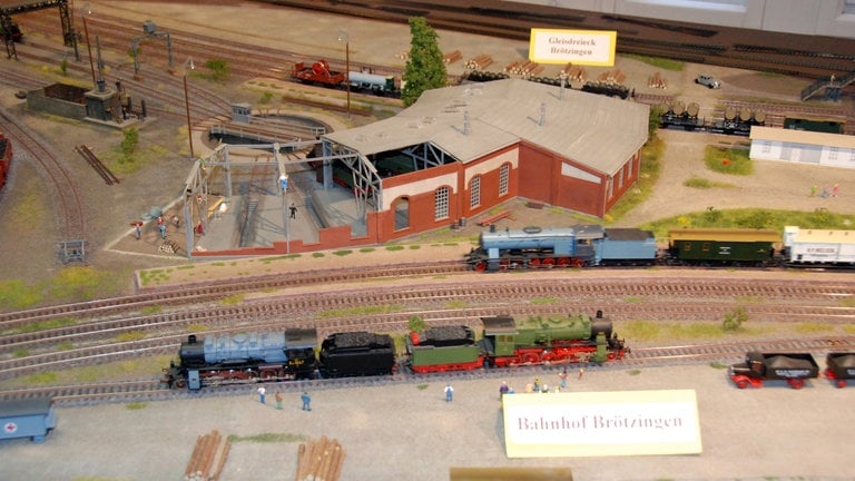 HO-Anlage zeigt die die Historie der Eisenbahn