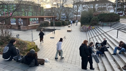 Skater auf dem Rathausvorplatz in Kaiserslautern
