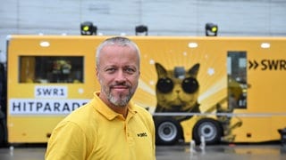 Wer sich fragt, wer hier eigentlich die ganzen tollen Fotos macht. Hier isser: Torsten Elter, der sich "ganz nebenbei" noch um die Studiotechnik kümmert!