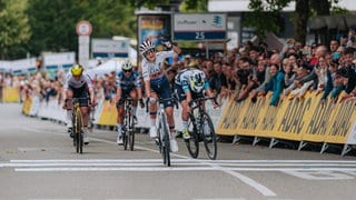 Radrennen: Eleonora Gasparrini jubelt auf der Ziellinie über ihren Sieg beim Women's Cycling Prix 2025.