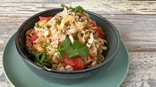 Chinakohlsalat mit Nudeln und Grapefruit