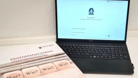 Der Chatbot unterstützt die Lehrer der Grundschule in der Südwestpfalz im Krisenmanagment. 