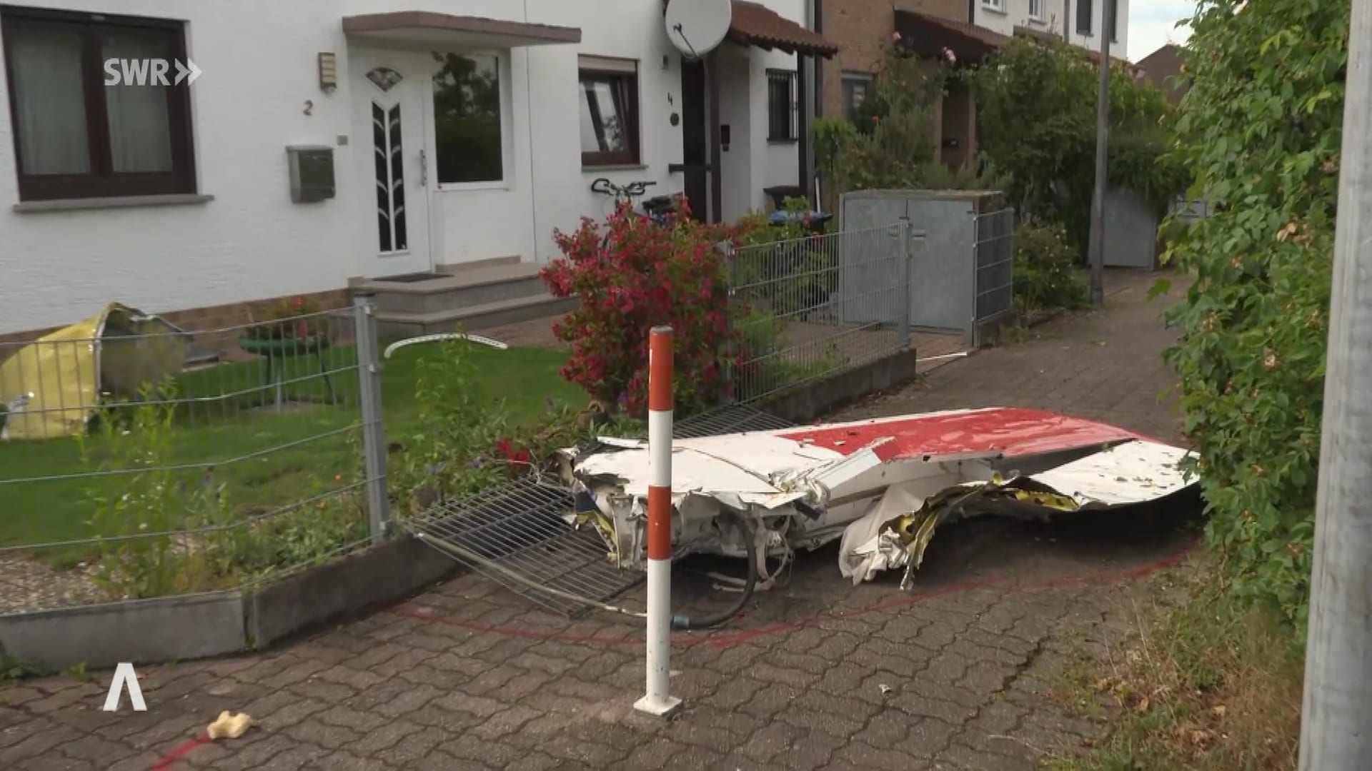 Absturz Limburgerhof: Flugzeug ist in der Luft zerbrochen