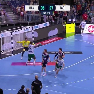 Handballer beim Wurf