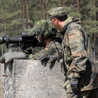 Bei der Bundeswehr kommt der neue Wehrdienst. Eine Wehrpflicht ist zumindest wieder möglich.