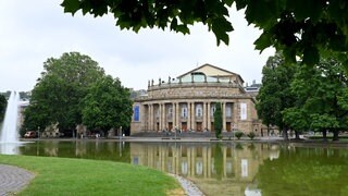 Das Stuttgarter Opernhaus am Eckensee