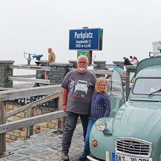 Christoph und sein Sohn Michel touren mit der umgebauten Ente bis nach Italien.