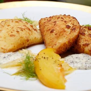Kartoffel-Gemüse-Piroggen mit Mohnsauce