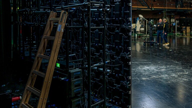 SWR Baden-Baden Studio 6: Multicam-Live-Switch zwischen drei getrackten Kameras in Kombination mit dem neuesten Tracking-System Ocellus von Sony. 