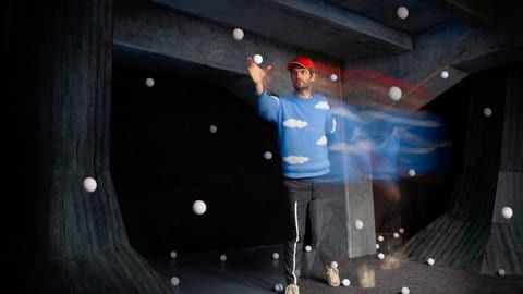 Der Künstler Lodewijk Heylen bei seiner Performance "Ballroom". Er kommt zum Atoll Festival in Karlsruhe.