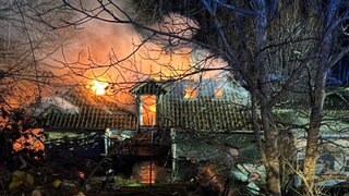 In Steinwenden (Kreis Kaiserslautern) stand am Mittwochabend eine ehemalige Gaststätte in Flammen. Bei dem Brand wurde niemand verletzt.