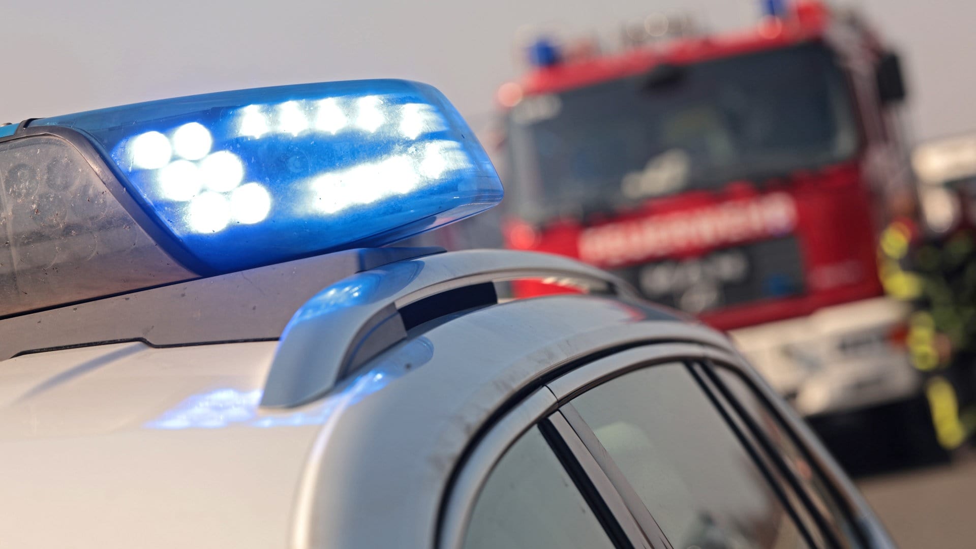 Schon wieder ohne Genehmigung: Schwertransporter sitzt auf der A6 bei Öhringen fest