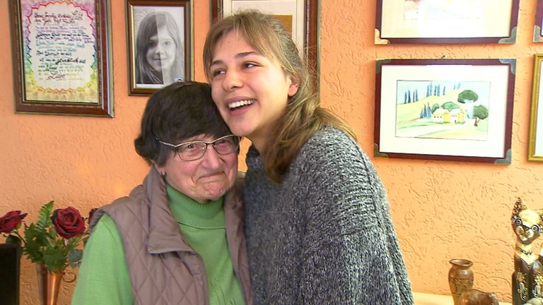 Lambsborn Erika Schwarz und Enkelin