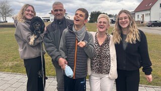 Hannes ist ein "Familienprojekt", auch seine Schwestern Milena und Nele kümmern sich liebevoll um ihn.