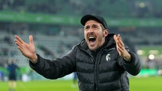 Julian Schuster jubelt nach Sieg gegen den VfL Wolfsburg