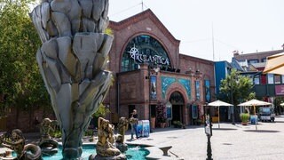 Der Schriftzug "Rulantica" ist über dem Eingang des gleichnamigen Spaßbads des Europa-Parks zu sehen. Ein mutmaßlicher Täter hatte ein sechsjähriges Mädchen am Wochenende (09.10.08.2025) aus dem Freizeitbad gelockt und sexuell missbraucht.