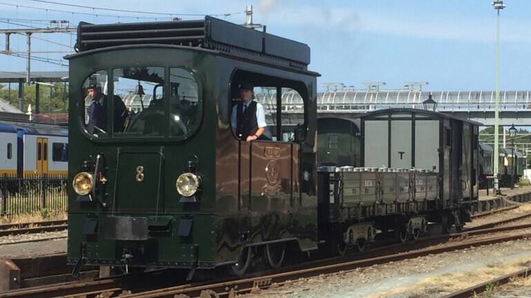 Ooievaar, der Storch: so nennen die  Museumsbahner ihre kleine Kastenlok Nr. 8 von 1904 – ein typisches Exemplar für die ehemalige niederländische Kleinbahn.