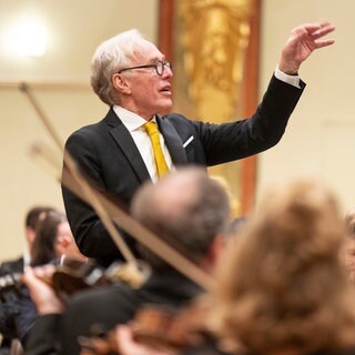 Der Wiener Dirigent, Komponist und Organist Martin Haselböck