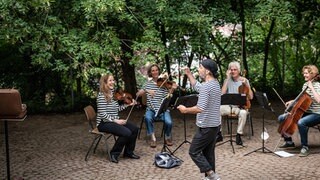 Das Stuttgarter Kammerorchester bei einer Vorstellung des Koffermusiktheaters