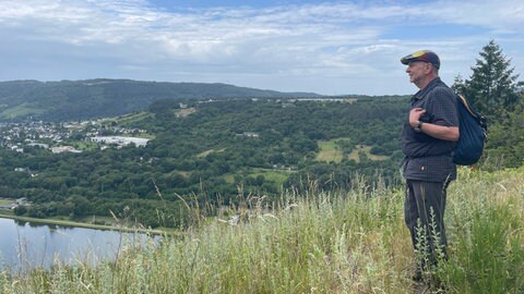Der Ausblick vom Starkenburger Fels ist einmalig. Nach Ansicht von Hans-Werner Franz kümmern sich Land und Kommunen aber zu wenig um das Gelände. 