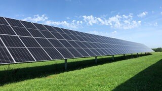 Eine Anlage der Ravensburger Firma Solmotion: Der Firma dauert der Bau solcher Anlagen wegen bürokratischer Hürden viel zu lang, die Politik müsse nachbessern.