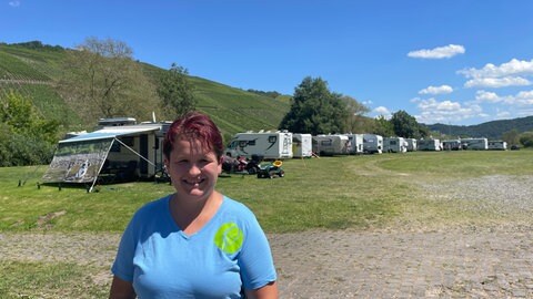 Carolin Müllers ist die Kassiererin und "gute Seele" des Wohnmobilstellplatzes in Lösnich. Sie kümmert sich auch um die Probleme ihrer Gäste - zum Beispiel mit lauten Jetskis. 