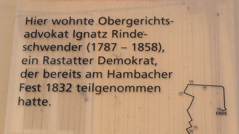 Badische Revolution 1848: Wer in Rastatt dem sogenannten "Revolutionspfad" folgt, findet eine Reihe von Gebäuden, die mit den Ereignissen ab 1848 in Verbindung stehen. Darunter das gut erhaltene Haus des Obergerichtsadvokaten Ignatz Rindeschwender, der sich besonders engagierte: "Hier wohnte Obergerichtsadvokat Ignatz Rindeschwender (1787 - 1858), ein Rastatter Demokrat, der bereits am Hambacher Fest 1832 teilgenommen hatte."
