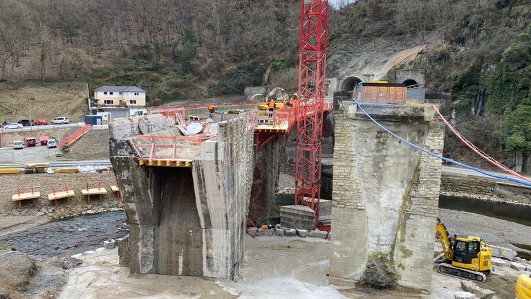 Die Deutsche Bahn bereitet fünf Tunnel zwischen Rech und Altenahr für die Elektrifizierung vor.
