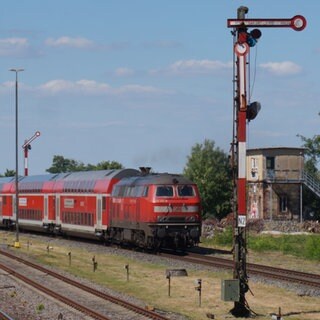 Die alten mechanischen Signale im Bahnhof Winden werden abgebaut. Als Ersatz bekommen Winden und Kandel elektronische Stellwerke. 