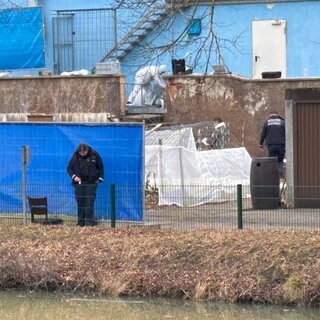 Nach tödlichen Schüssen in Schrozberg sicherte die Polizei umfangreiche Beweismittel.