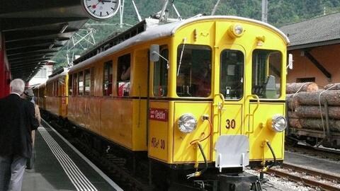 Bernina Express im Bahnhof von Tirano