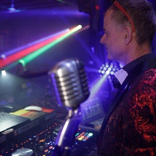 Wolfgang Aich, Bankangestellter aus Friedrichshafen wird DJ