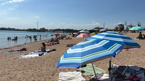 Der Strand vom Kühlsee bei Baden-Baden - auch hier gibt es wie beim Badesee Weitenung im Wasser erhöhte PFAS-Werte.