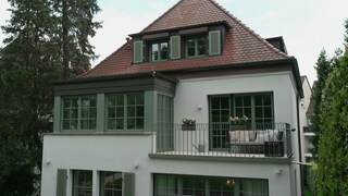 Außenansicht eines Kaffeemühlenhauses.