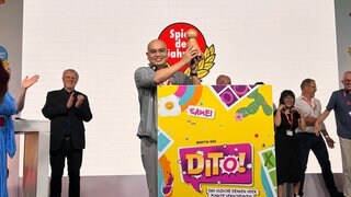 Das Wortspiel "Dito" von Martin Ang ist das "Spiel des Jahres 2026". Der Autor aus Indonesien bekam am Sonntag in Berlin den begehrten "Pöppel" als Trophäe überreicht. 