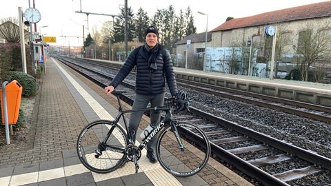Pendler Joachim Öchsner aus Trier freut sich über die Weststrecke.